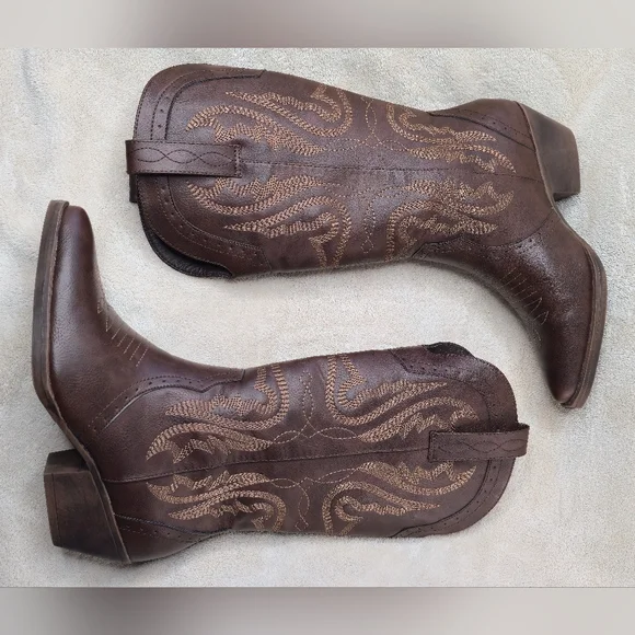 Brown Cowgirl Boots - Picture 6 of 16